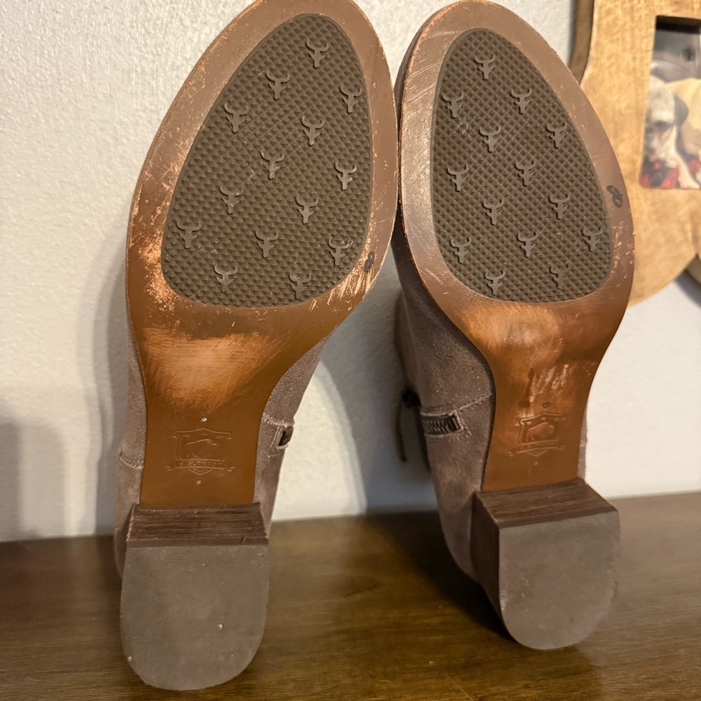 Trask Women’s Metallic Pewter Vivian Suede Ankle Booties Size 8.5 - Picture 7 of 12